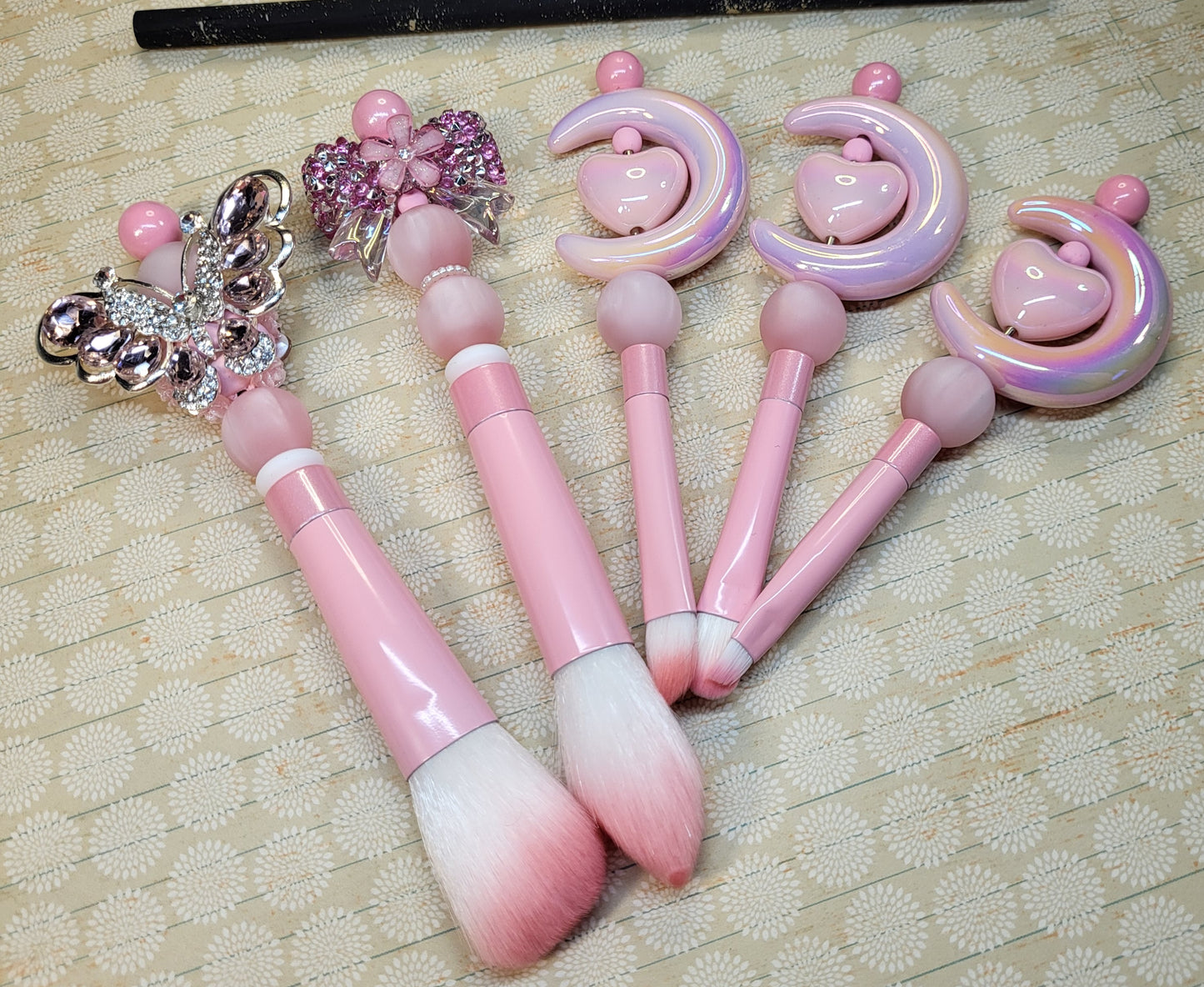 5-Piece Beaded Makeup Brush Set | Aesthetic Makeup Brushes | Cute Beaded Beauty Tools for Glam, Travel & Everyday Makeup