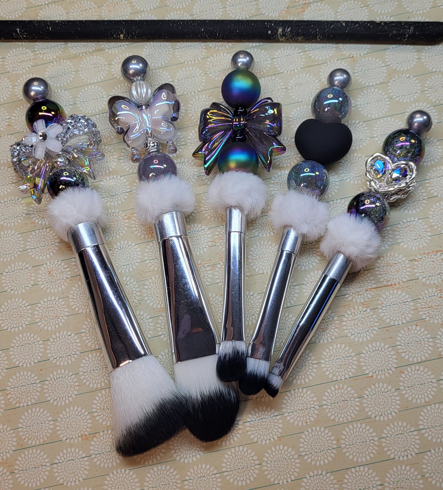 5-Piece Beaded Makeup Brush Set | Aesthetic Makeup Brushes | Cute Beaded Beauty Tools for Glam, Travel & Everyday Makeup