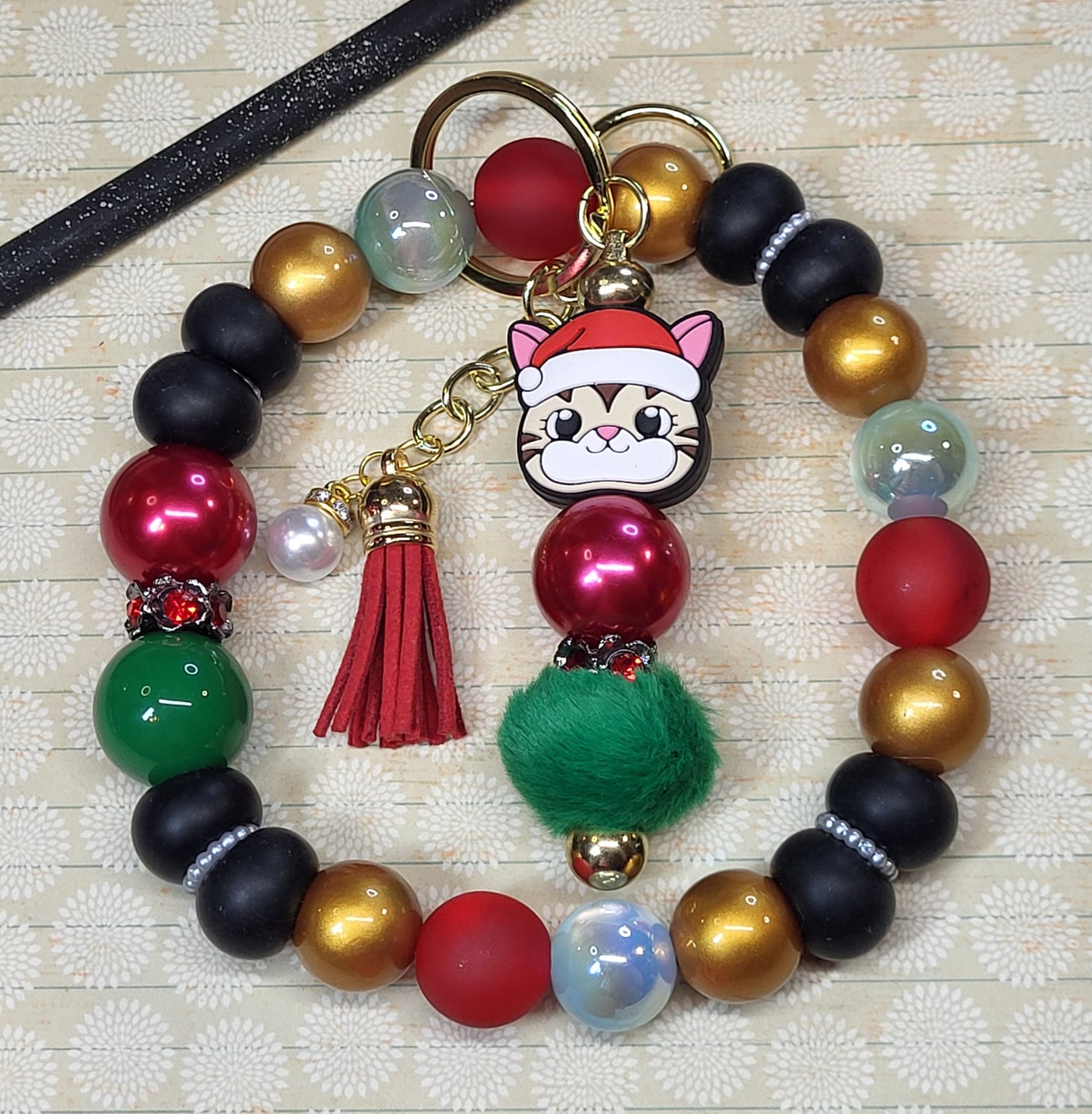 🎄✨ Holiday Wristlet Keychain Combos – Festive Silicone & Acrylic Beaded Designs