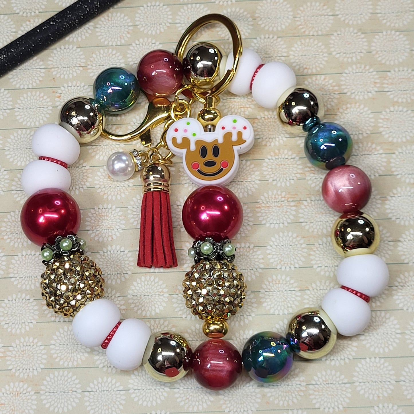 🎄✨ Holiday Wristlet Keychain Combos – Festive Silicone & Acrylic Beaded Designs